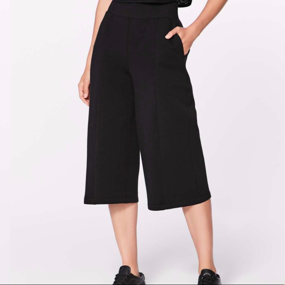 Lululemon Athletica New Form Crop Pants